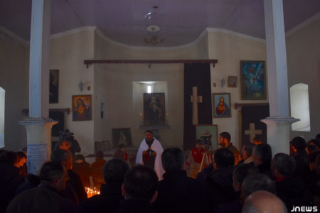 Xocalıda vuruşmuş erməniyə Gürcüstanda abidə qoyuldu