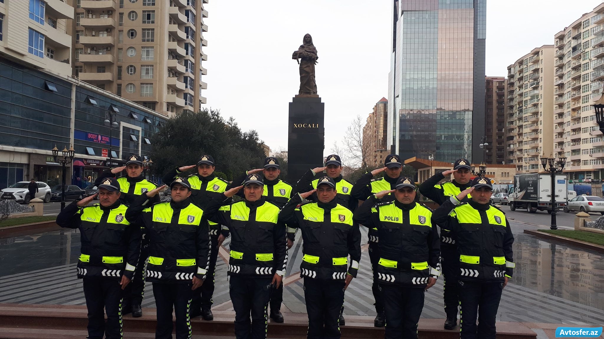 Сотрудники дорожной полиции. Полиция Азербайджана форма. Полицейская форма Азербайджана. Дорожные сотрудники Азербайджана. Бланк дорожной полиции Азербайджана.