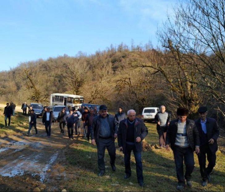 Hadı Rəcəbli əlinə bel alıb fəhləliyə başladı –