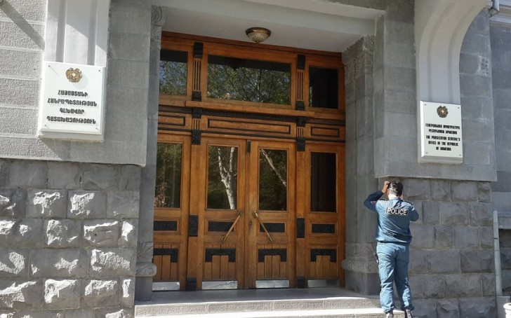 Ermənistanda prokurorlar qiyam edir
