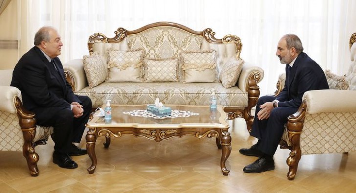 Ermənistan prezidenti ilə baş nazir arasında gərginlik davam edir