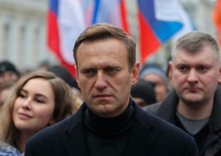 Aleksey Navalnı Rusiyaya qayıdır