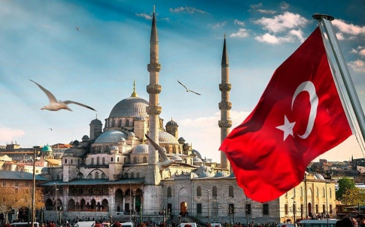 Türkiyədə genişmiqyaslı antiterror əməliyyatı başlayıb, küçəyə çıxmaq qadağan edilib