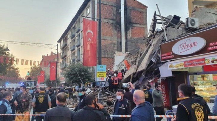 Türkiyədə bina çöküb, dağıntılar altından 13 nəfər çıxarılıb -