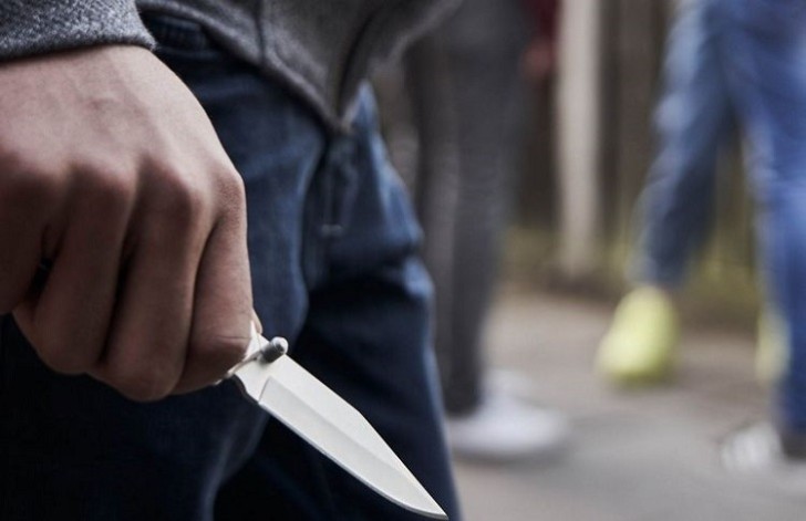 Abşeronda parkda 15 yaşlı oğlan bıçaqlanıb
