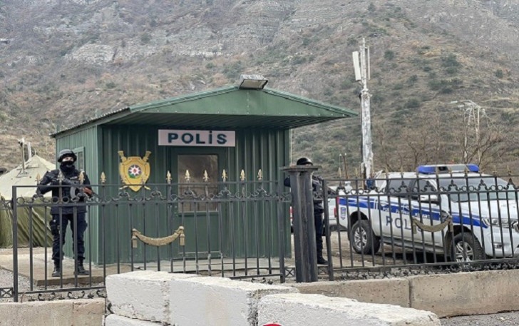 Azərbaycan polisi Gorus-Qafan yolunda -