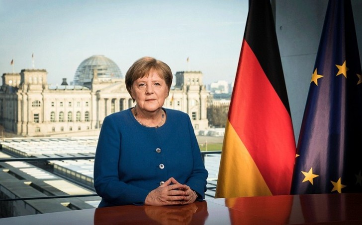 Angela Merkelin təntənəli yolasalma mərasimi keçiriləcək
