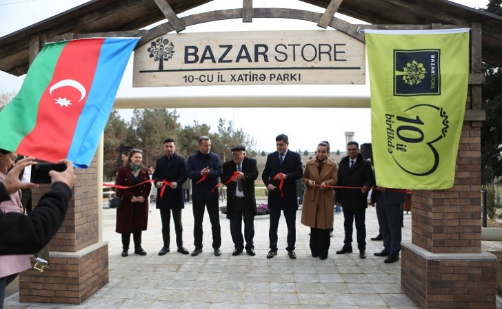 Bazarstore “10-cu il xatirə parkı”-nın açılışını edib