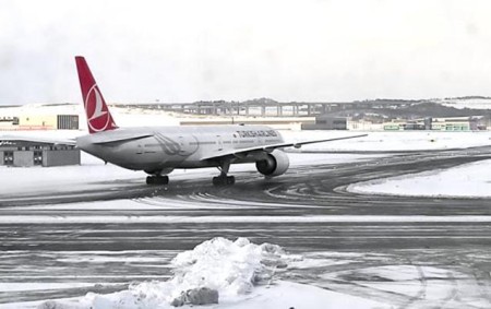 İstanbuldan uçuşların dayandırılması müddəti uzadıldı