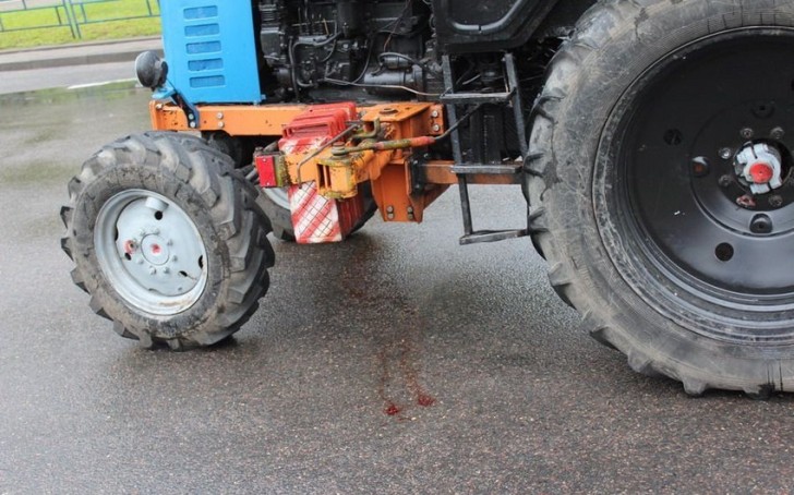 Beyləqanda minik avtomobili ilə traktor toqquşub, sürücülərdən biri ölüb