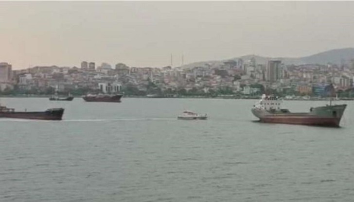 İstanbulda iki yük gəmisi toqquşub