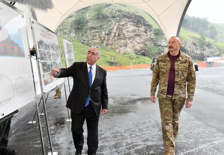 Prezident Toğanalı-Kəlbəcər avtomobil yolunda inşa edilən iki tunelin tikintisi ilə tanış olub