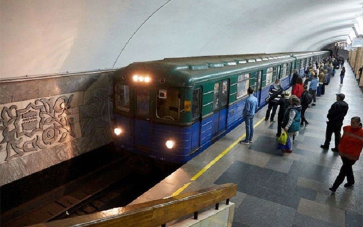 Xarkovda metronun işi bərpa olundu