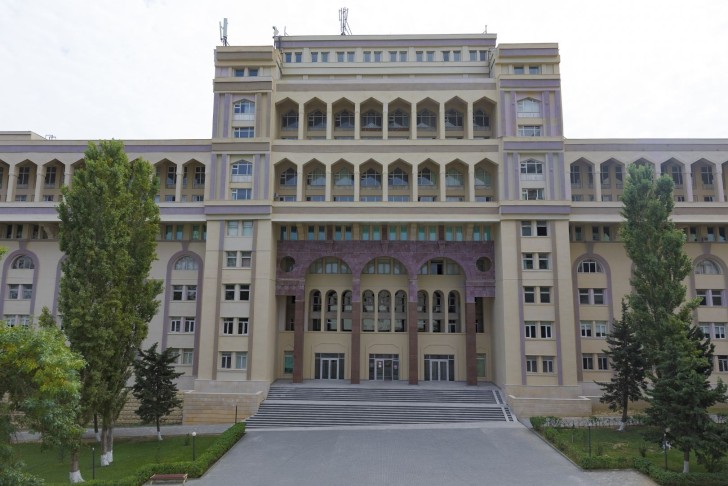 Azərbaycan Tibb Universitetinin tələbəsi estetik kompleksi olduğuna görə ÖZÜNÜ ASDI