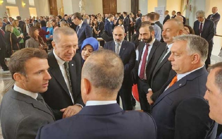 Paşinyan liderlərin söhbətinə qoşula bilmədi -