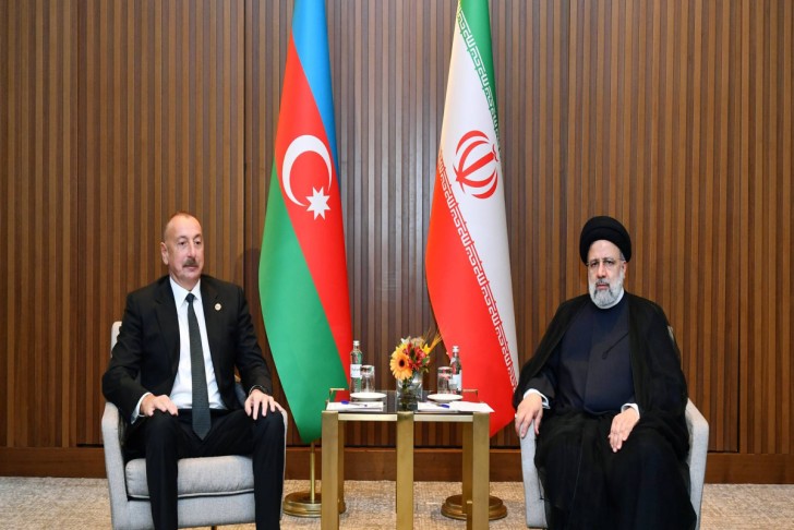 İlham Əliyevin Astanada İran Prezidenti Seyid İbrahim Rəisi ilə görüşü olub -