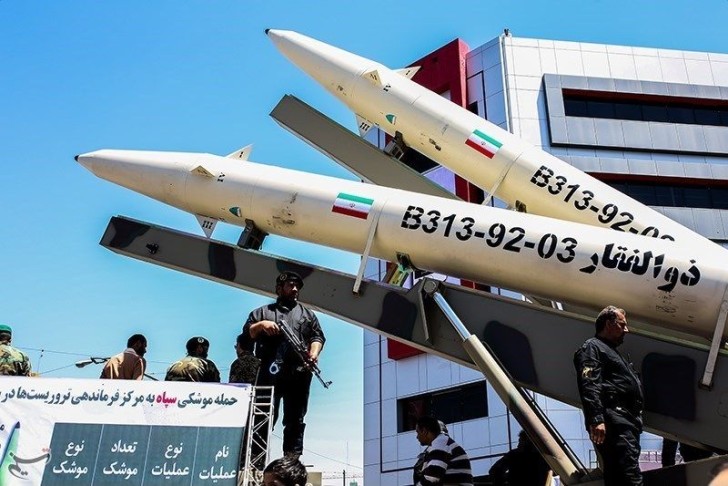 İran Rusiyaya PUA və ballistik raketlər verəcək -