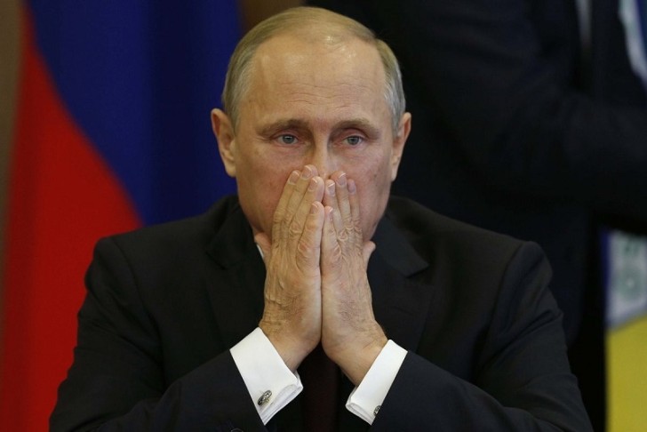 Putin pilləkənlərdən yıxıldı-