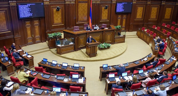 Ermənistan parlalmenti Laçın yolundakı vəziyyəti müzakirə edir