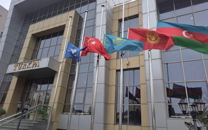 Türk PA-nın binasında bayraqlar yarıya endirilib