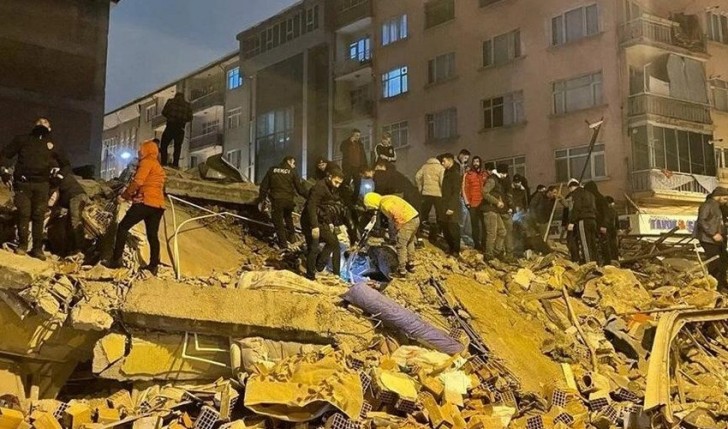 Zəlzələ nəticəsində dağılan binalara görə məsul şəxslərə cinayət işi açıldı