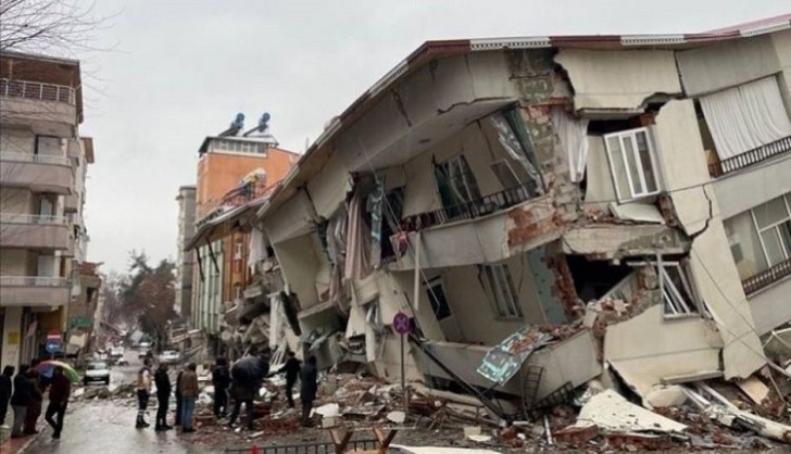 Türkiyədə dağılan binalardan daha birinin podratçısı saxlandı