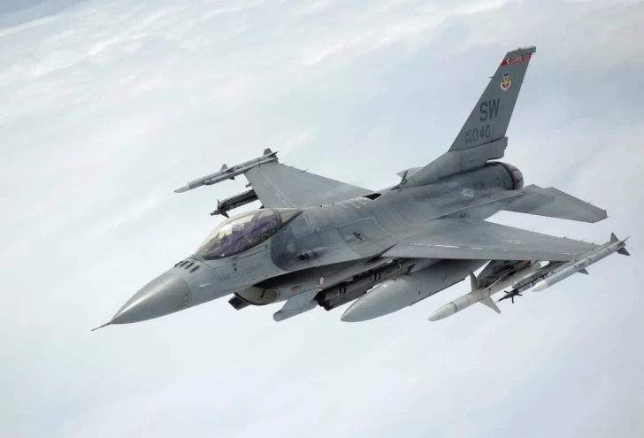 Konqres Ukraynaya həlledici anda F-16 qırıcılarının verilməsinə çalışacaq