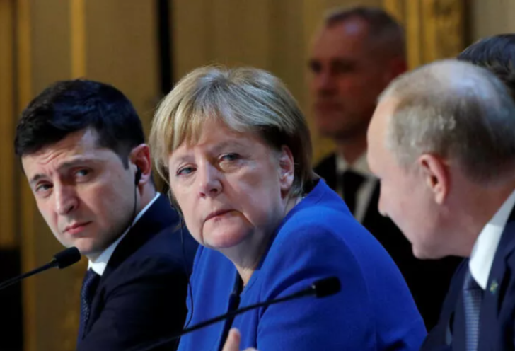 Rusiyanın Ukraynaya qarşı müharibəyə başlamasında Merkel ittiham olunur