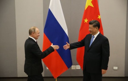 Çin liderinin Rusiyaya səfəri başlayıb, Vladimir Putinlə görüşəcək