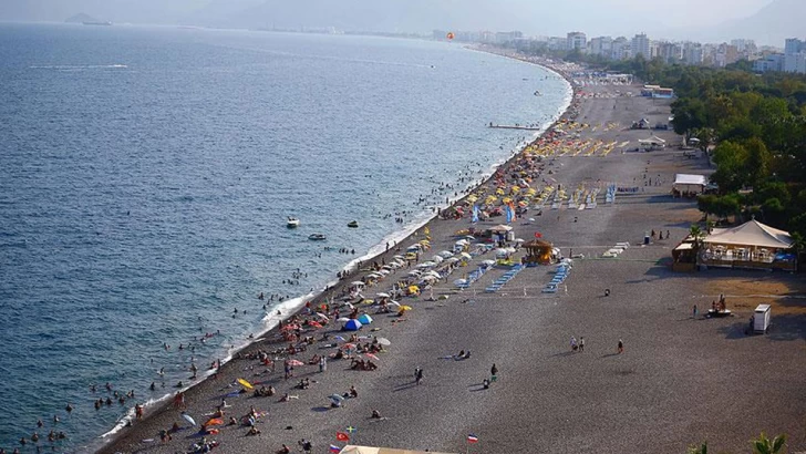 Antalyaya 4 ayda 1 milyon turist gəlib