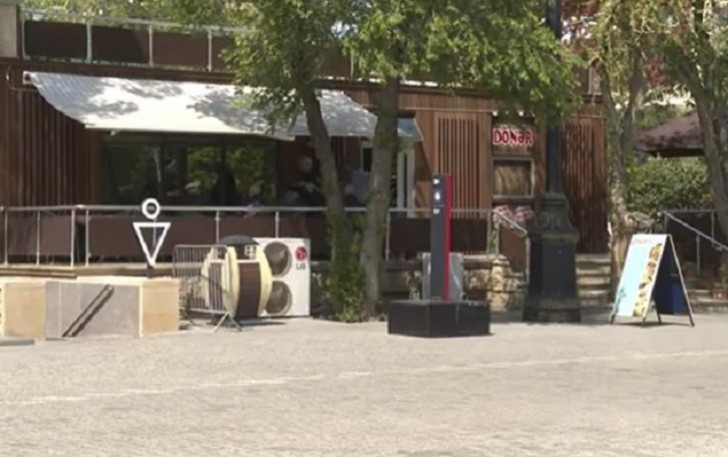 Bulvarda atraksionları söküb kafe və restoran tikdilər -