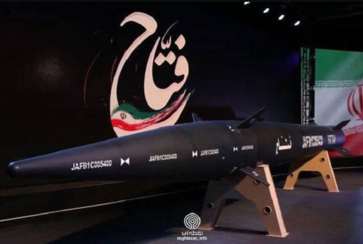 İran yeni “Fəttah” hipersəs raketini təqdim edib