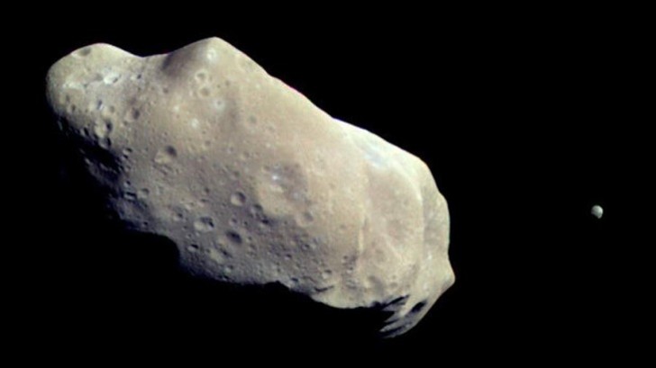 İki böyük asteroid Yerin yaxınlığından keçəcək