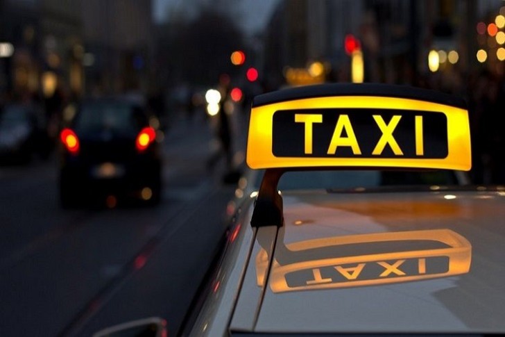MM taksi fəaliyyətinə dair yeni qaydaların müəyyənləşməsi ilə bağlı qanunlara dəyişiklikləri müzakirə edir