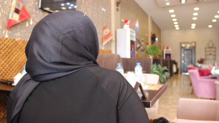 İŞID-la əməkdaşlıqda ittiham olunan qadın İraqdan Rusiyaya ekstradisiya edilib
