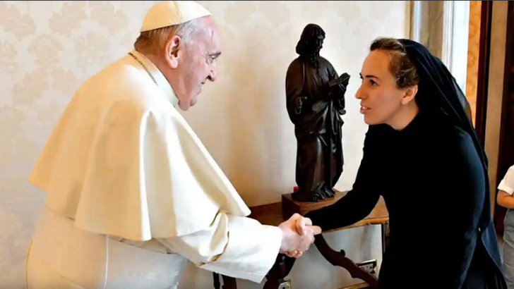 WikiLeaks-in yaradıcısı Culian Assancın həyat yoldaşı Papa Fransisklə görüşüb