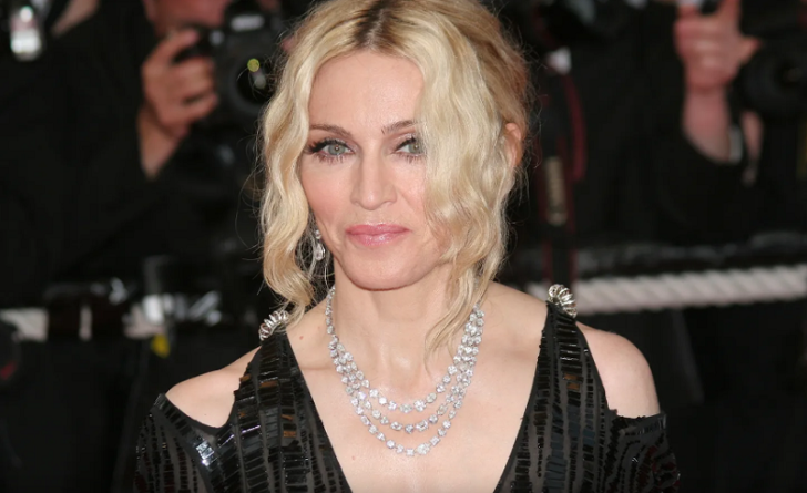 Madonna xəstəxanaya yerləşdirildikdən sonra ilk dəfə pərəstişkarlarına müraciət edib