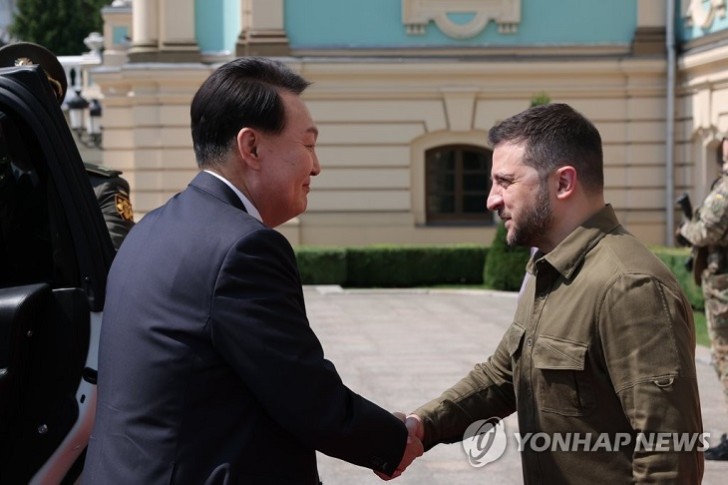 Cənubi Koreya prezidenti Zelenski ilə danışıqlar aparmaq üçün Ukraynaya səfər edib
