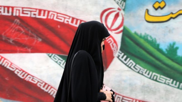 İranda hicab yoxlamaları ilə bağlı reydlərin davam edəcəyi açıqlanıb