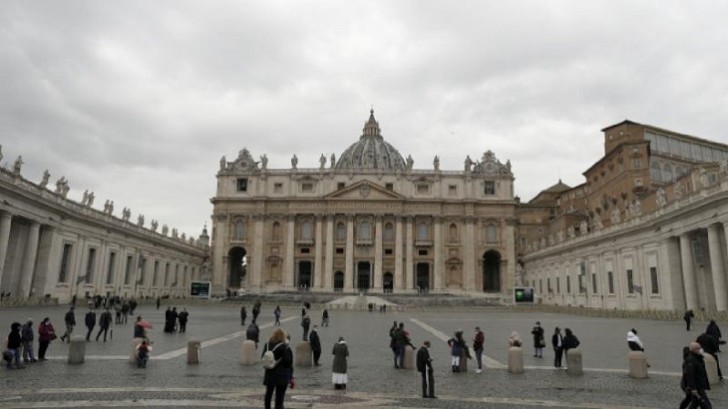 Vatikanda korrupsiya qalmaqalında əli olan kardinal Becciu üçün 7 il 3 ay həbs istənilib