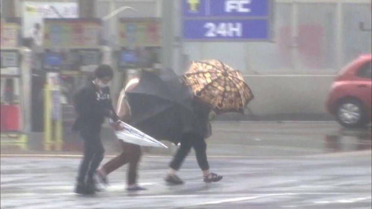 Yaponiyada "Lan" qasırğasının yaratdığı güclü yağış və külək nəticəsində 20 nəfər xəsarət alıb