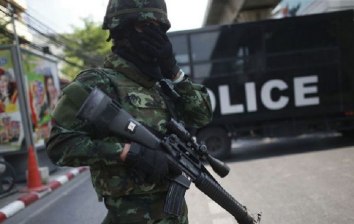 Taylandda silahlılarla polis arasında atışma olub: