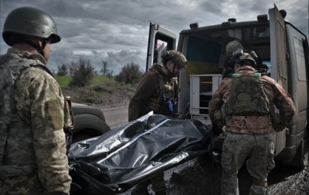 Ukrayna daha 84 ölü əsgərinin cəsədini qaytarıb