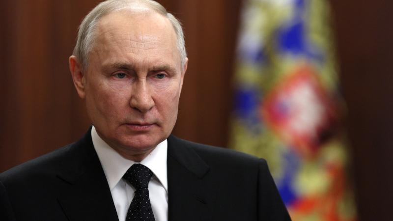 Putin Çini "birqütblü hegemonluğa müqavimət göstərməyə" çağırıb 
