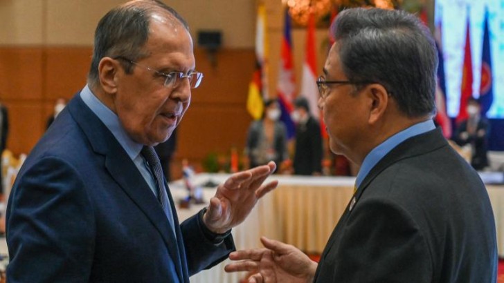Lavrov Cənubi Koreyanın xarici işlər naziri ilə Koreya yarımadası məsələsini müzakirə edib