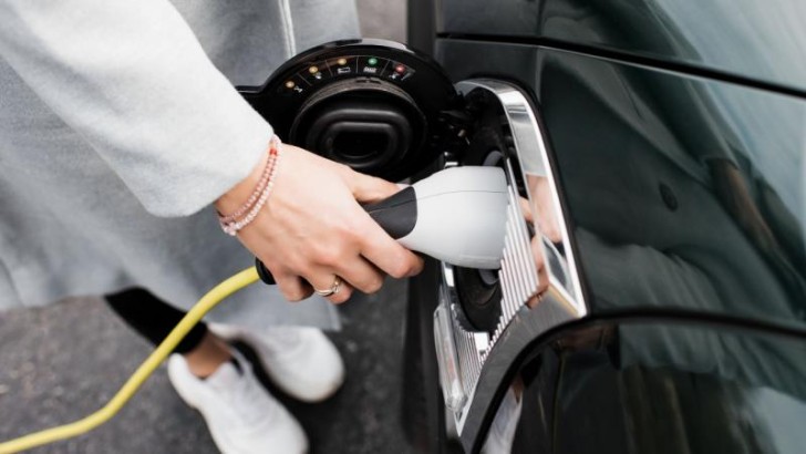 Avstraliyada elektrik avtomobilinin akkumulyatoru 5 avtomobilin yanmasına səbəb oldu
