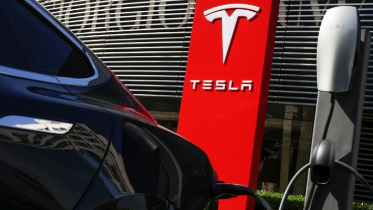 "Tesla" bəzi avtomobillərinin qiymətlərini endirib