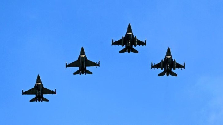 ABŞ F-16 donanması Yaxın Şərqə çatdı