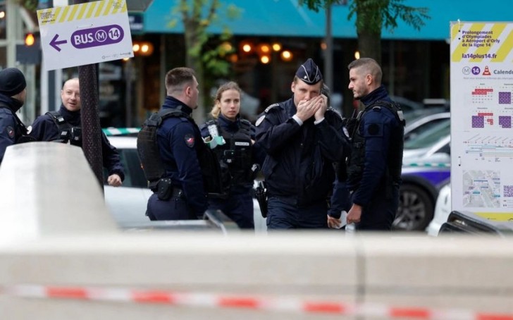 Fransa polisi hicablı qadına atəş açıb