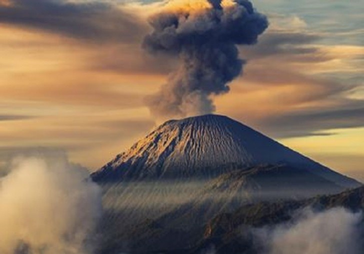 Papua Yeni Qvineyada vulkan püskürməsi səbəbindən 13 mindən çox insan təxliyə edilib